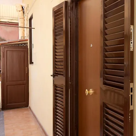 Retro Flat Termini Appartement